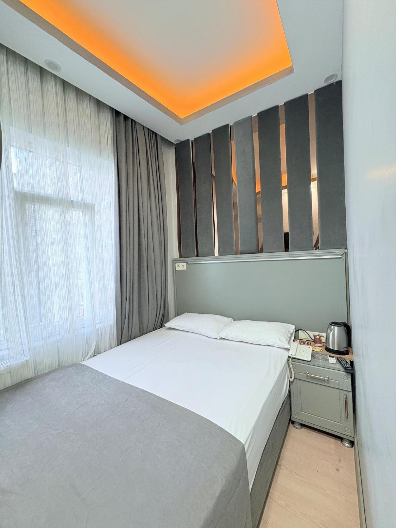 Crowned Plus Hotel Istanbul Exteriör bild