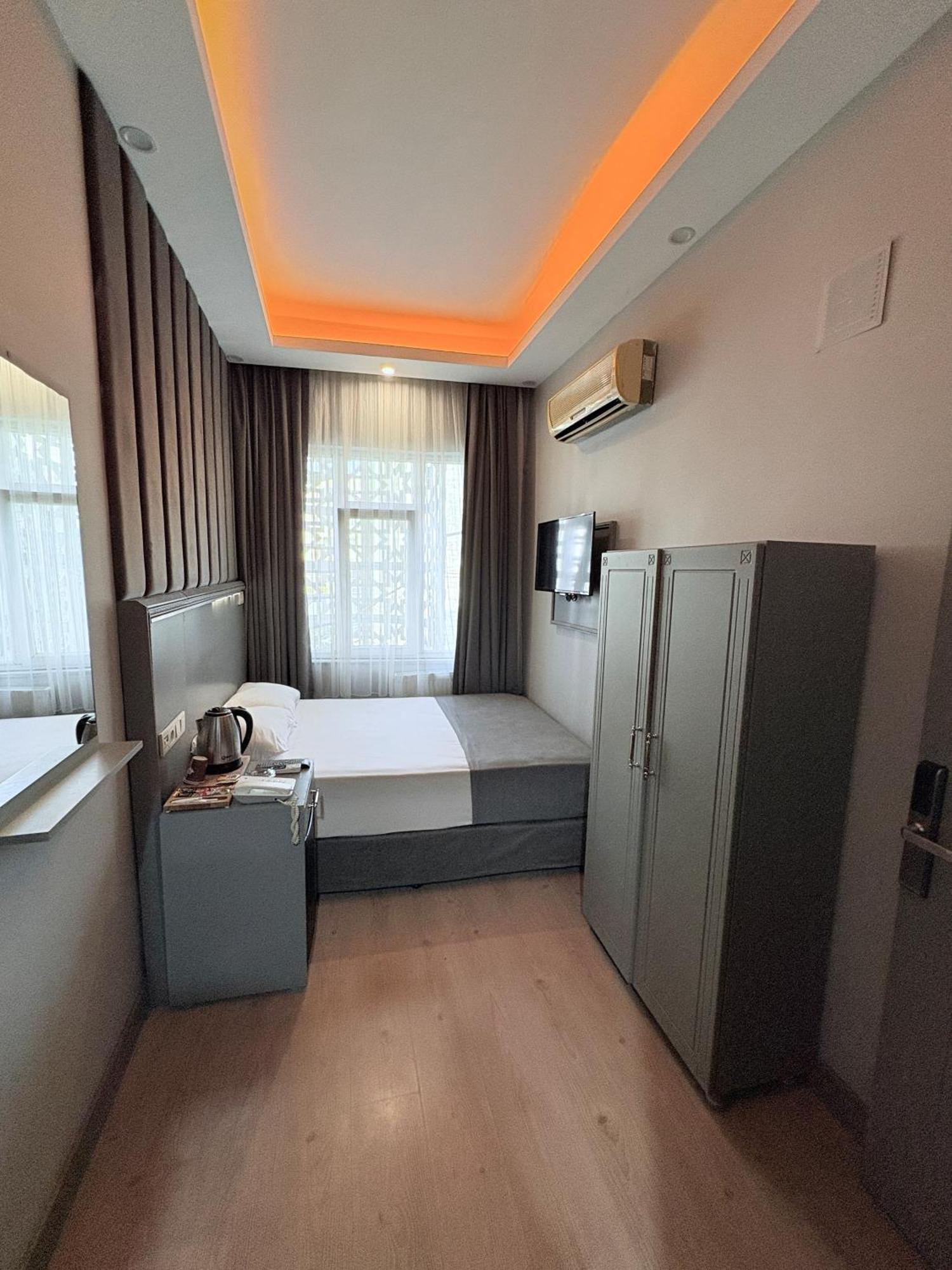 Crowned Plus Hotel Istanbul Exteriör bild